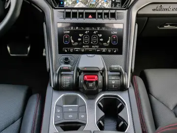 Urus S Nero Nemesis  Style Package  Dark Package