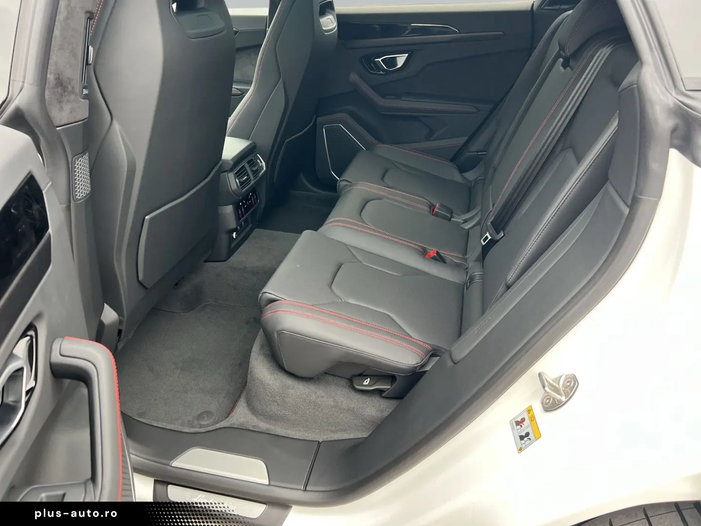 Urus S  EXHAUST AKRAPOVIC  Pano  Headup  23