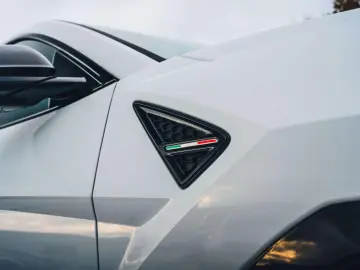 Urus S   Pano   B O   Bianco Icarus   23