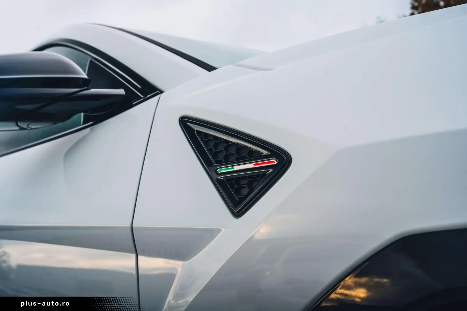 Urus S   Pano   B O   Bianco Icarus   23