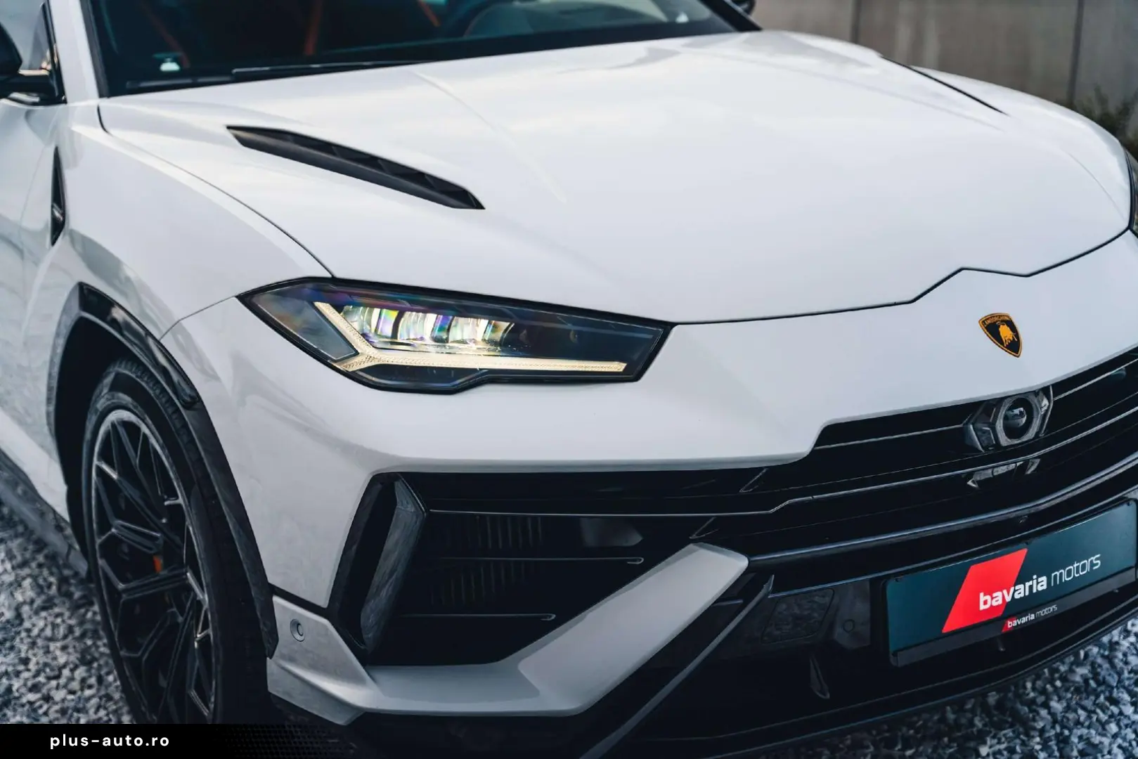 Urus S   Pano   B O   Bianco Icarus   23