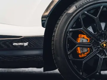 Urus S   Pano   B O   Bianco Icarus   23