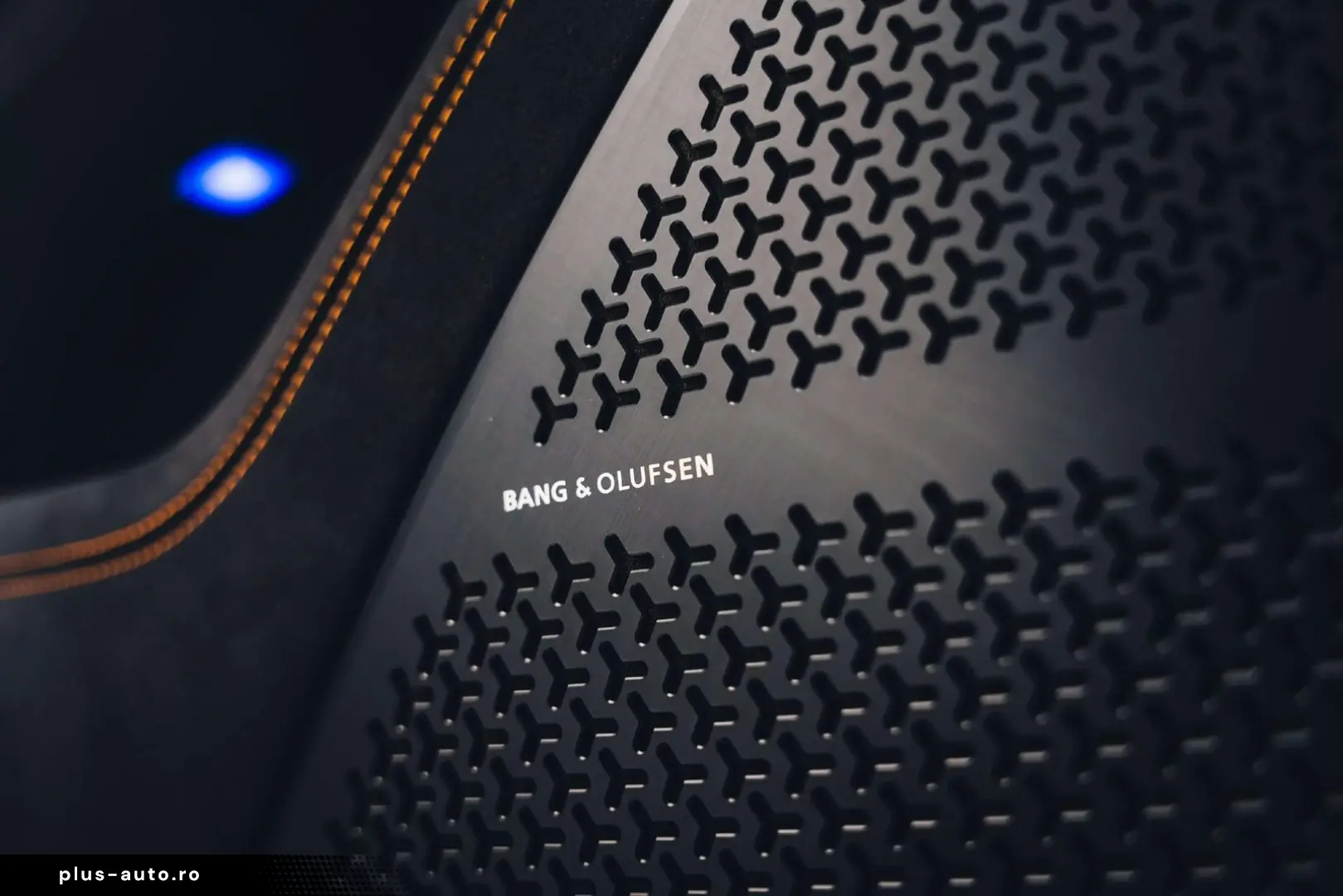 Urus S   Pano   B O   Bianco Icarus   23