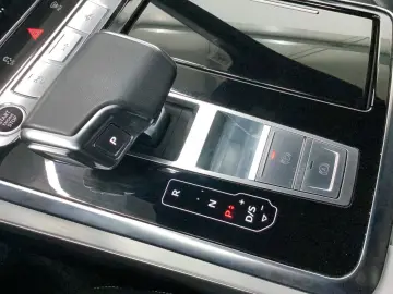 Q8 55 TFSI Q 2x S-LINE