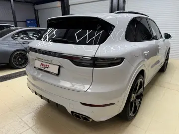 Porsche Cayenne Turbo S E-Hybrid Tiptronic S