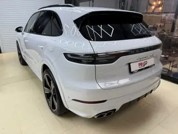 Porsche Cayenne Turbo S E-Hybrid Tiptronic S