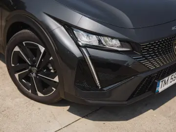 Peugeot 408 ALLURE PACK 1.2 L PURETECH TURBO SS 130 CP EAT8