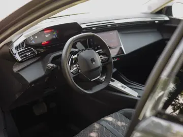 Peugeot 408 ALLURE PACK 1.2 L PURETECH TURBO SS 130 CP EAT8