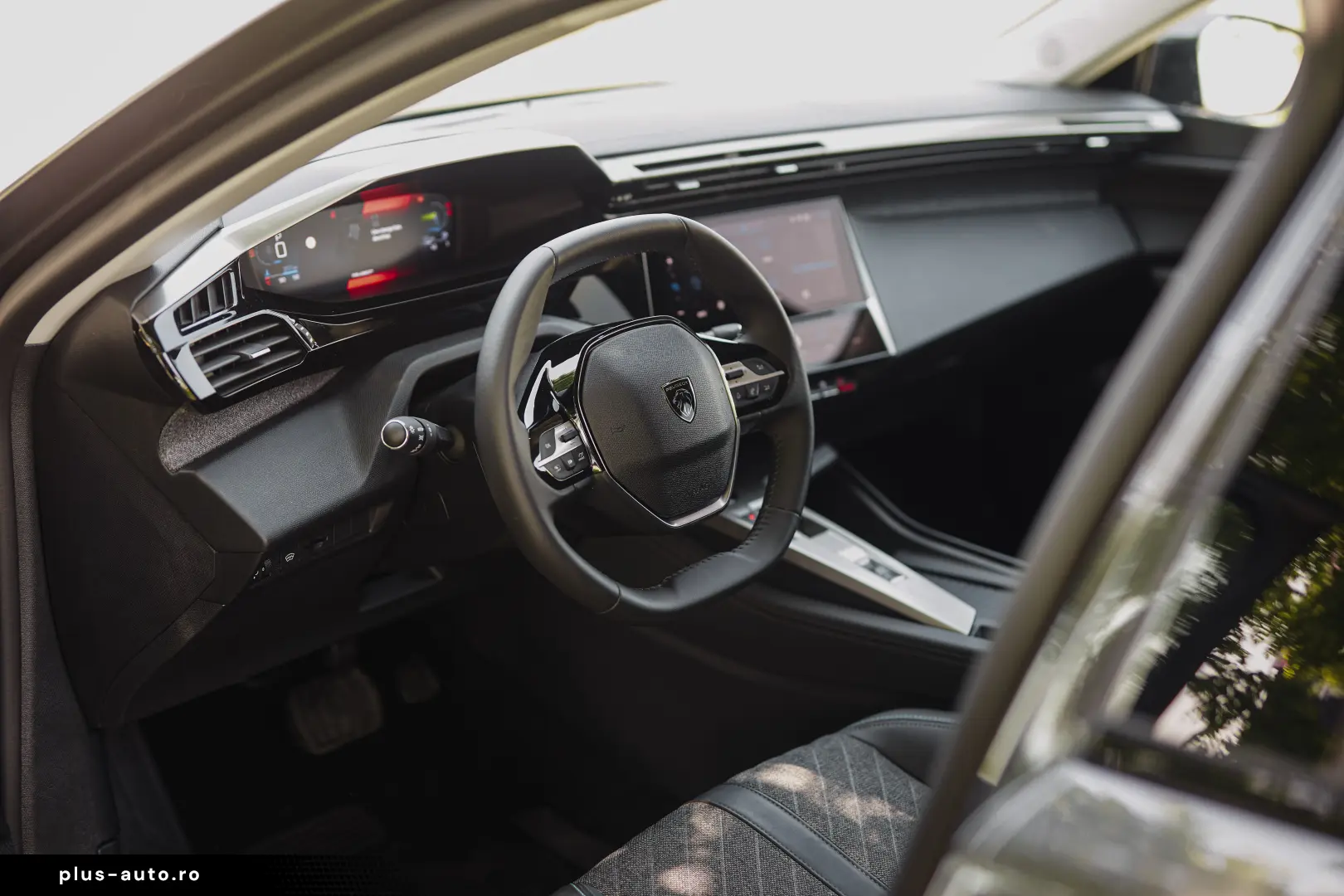 Peugeot 408 ALLURE PACK 1.2 L PURETECH TURBO SS 130 CP EAT8