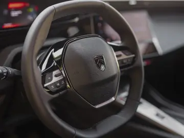 Peugeot 408 ALLURE PACK 1.2 L PURETECH TURBO SS 130 CP EAT8