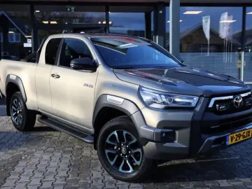 Hilux 2.8 D-4D X-TRA CAB INVINCIBLE