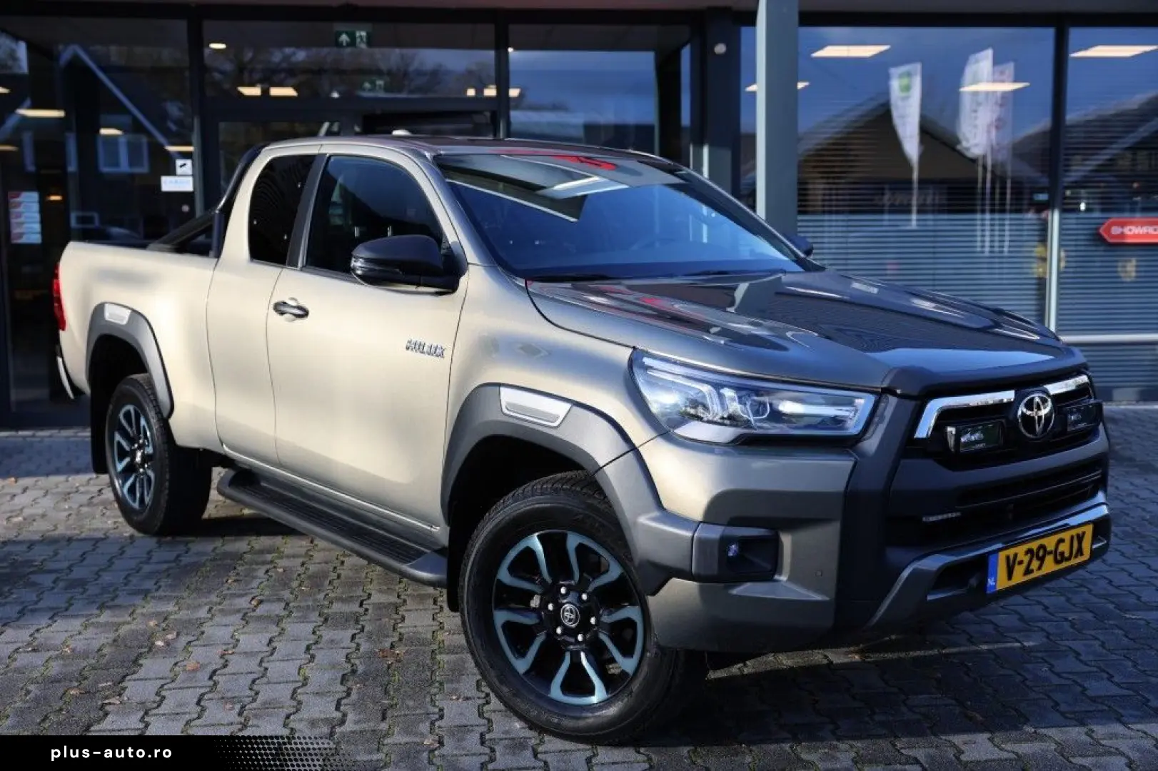 Hilux 2.8 D-4D X-TRA CAB INVINCIBLE