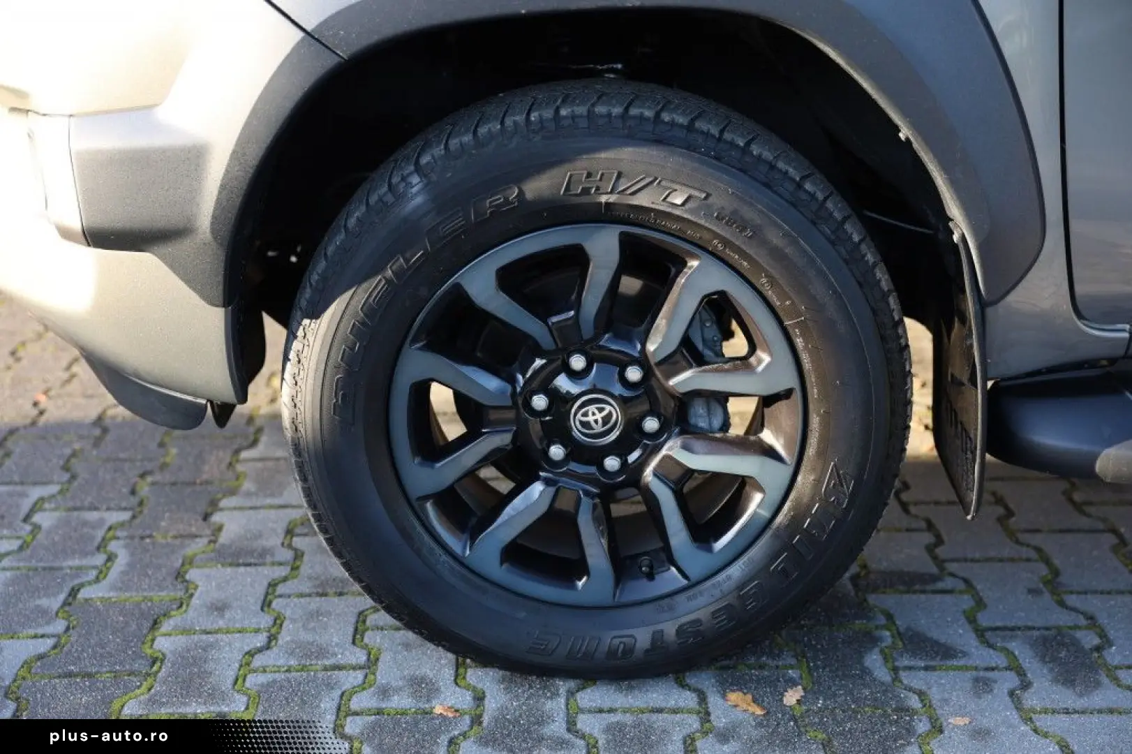 Hilux 2.8 D-4D X-TRA CAB INVINCIBLE