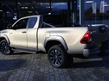 Hilux 2.8 D-4D X-TRA CAB INVINCIBLE