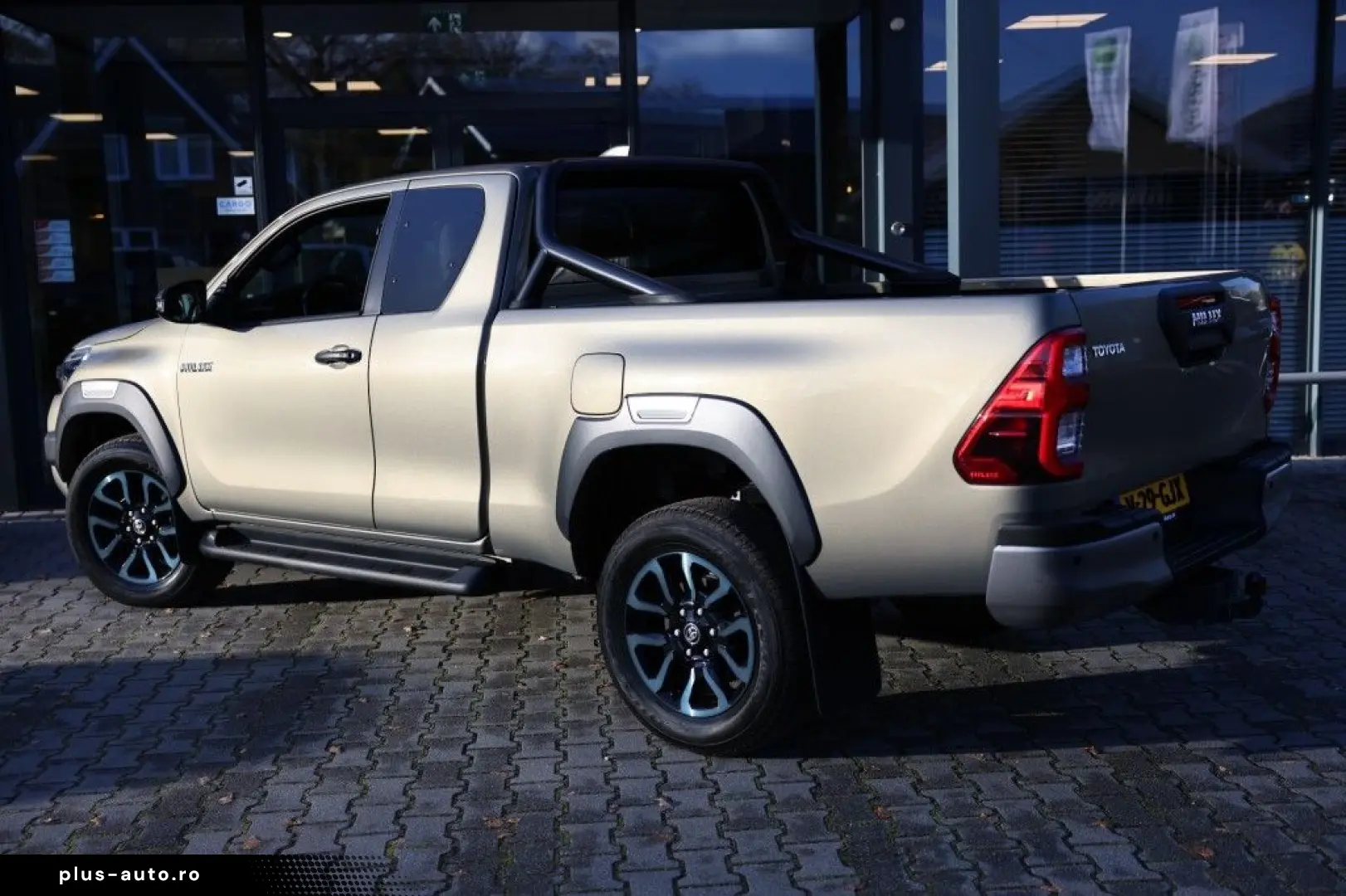 Hilux 2.8 D-4D X-TRA CAB INVINCIBLE
