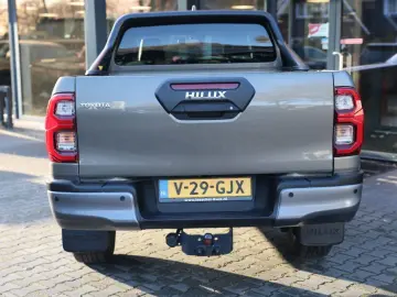 Hilux 2.8 D-4D X-TRA CAB INVINCIBLE