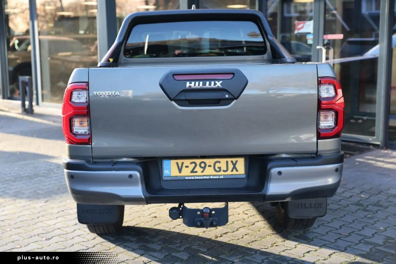 Hilux 2.8 D-4D X-TRA CAB INVINCIBLE