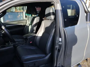 Hilux 2.8 D-4D X-TRA CAB INVINCIBLE