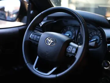 Hilux 2.8 D-4D X-TRA CAB INVINCIBLE