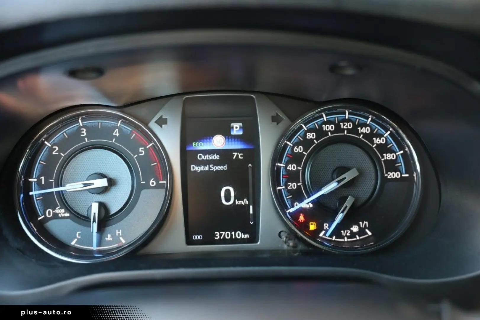 Hilux 2.8 D-4D X-TRA CAB INVINCIBLE