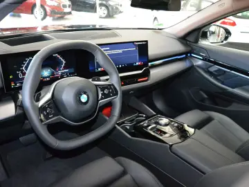 520i A   HUD   LED   4 ZONEN   HARMAN   ACC