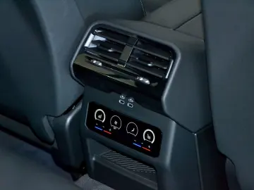 520i A   HUD   LED   4 ZONEN   HARMAN   ACC