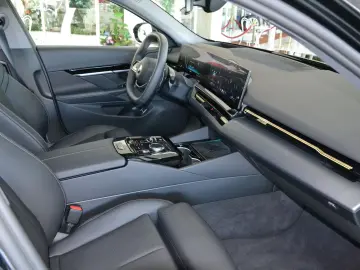 520i A   HUD   LED   4 ZONEN   HARMAN   ACC