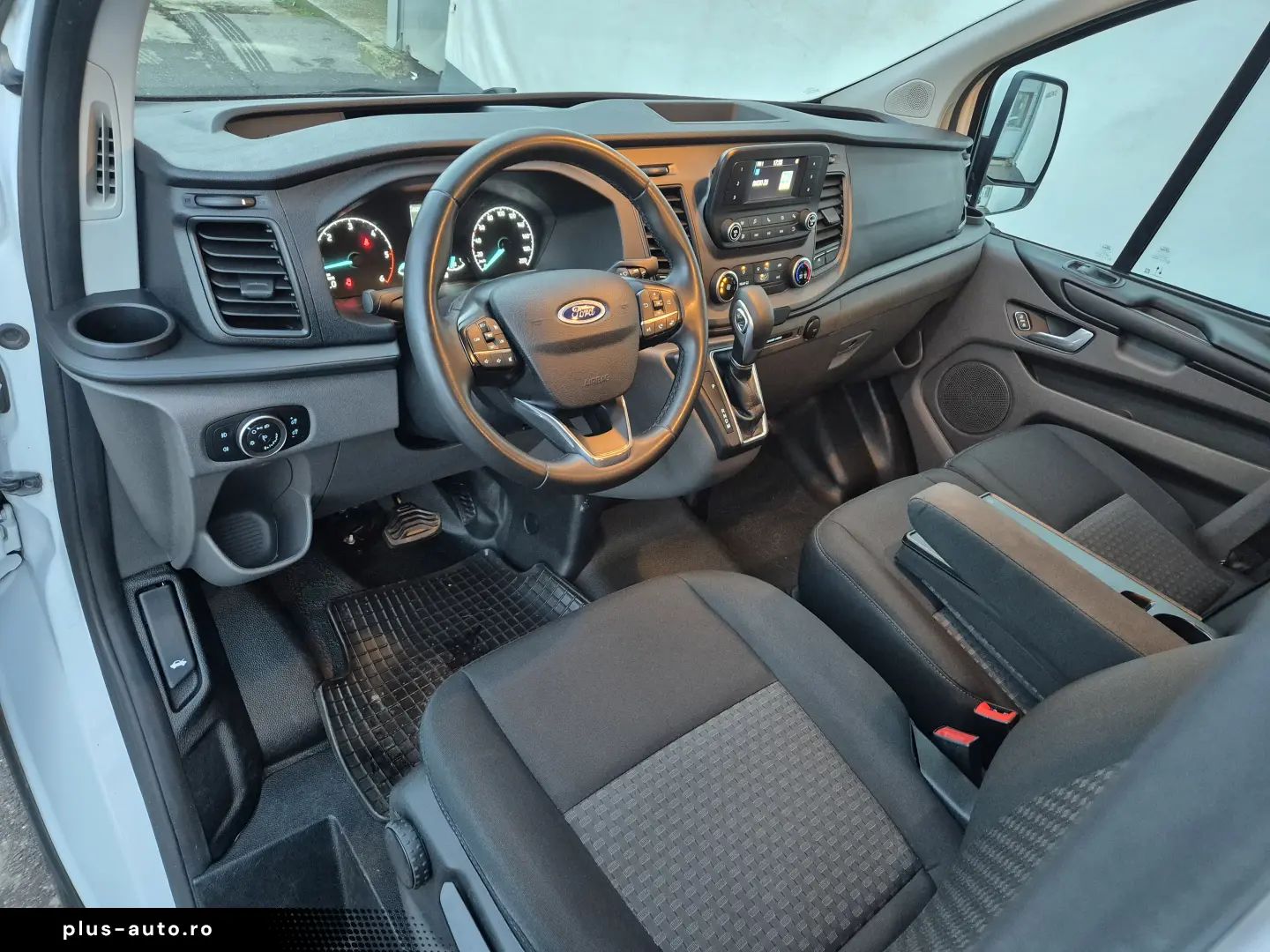 Ford Transit Custom Kombi 2.0 EcoBlue 130 CP L2H1 Trend Aut.