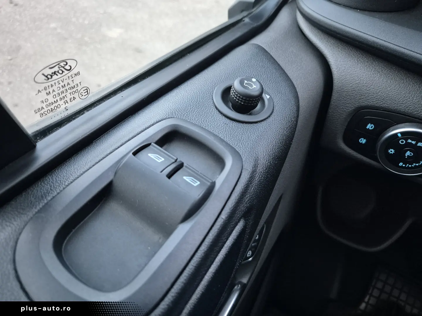 Ford Transit Custom Kombi 2.0 EcoBlue 130 CP L2H1 Trend Aut.