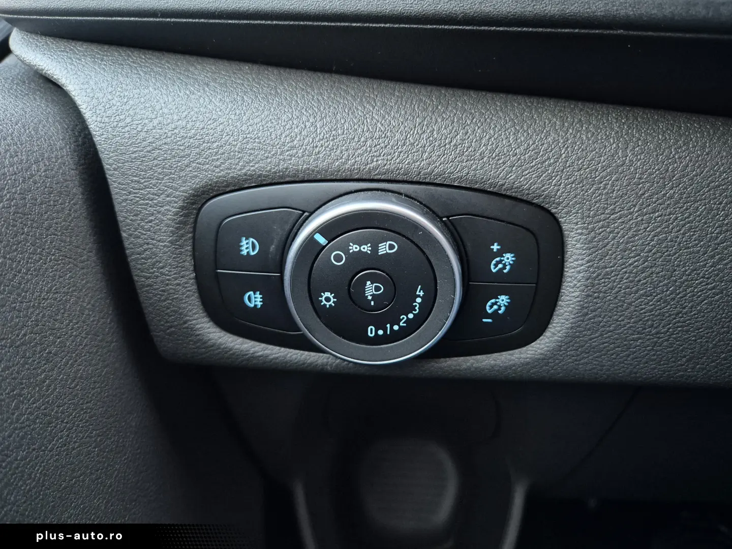 Ford Transit Custom Kombi 2.0 EcoBlue 130 CP L2H1 Trend Aut.