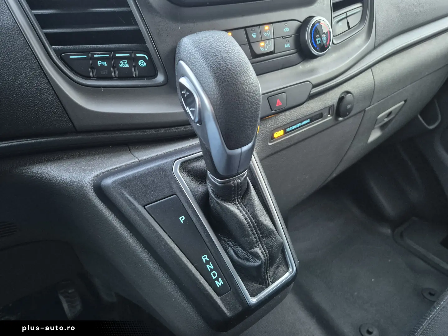 Ford Transit Custom Kombi 2.0 EcoBlue 130 CP L2H1 Trend Aut.