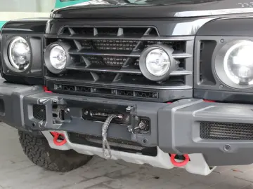 Grenadier Quartermaster Trialmaster mit Winde