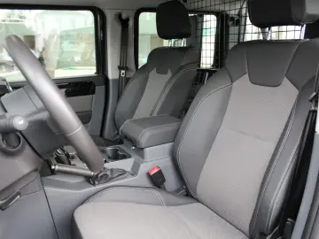 Grenadier Quartermaster Trialmaster mit Winde