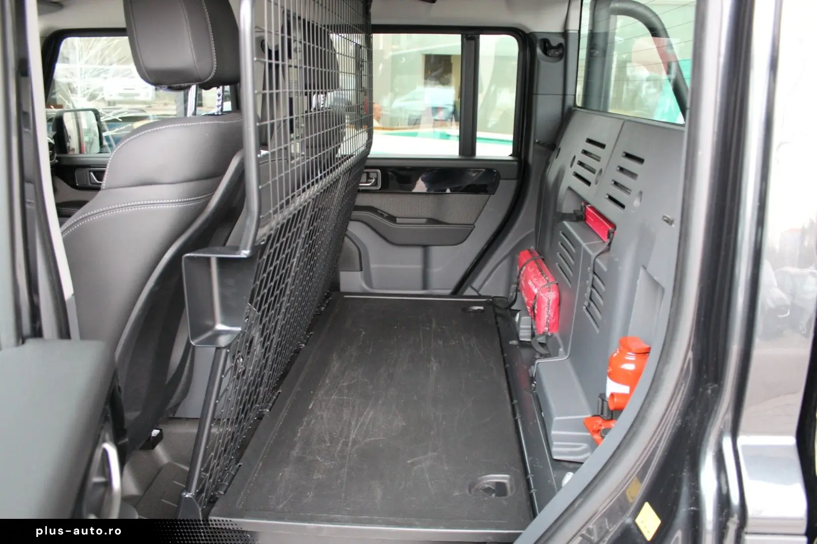 Grenadier Quartermaster Trialmaster mit Winde