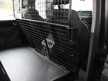 Grenadier Quartermaster Trialmaster mit Winde