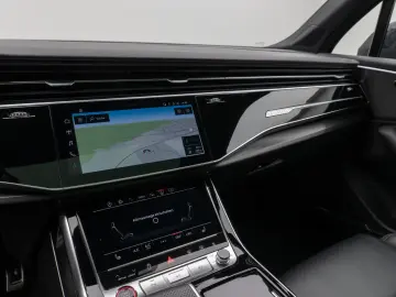 SQ7 4.0 TDI quattro. Panorama 360  HUD 7 Sitzer