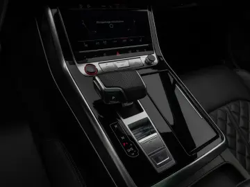 SQ7 4.0 TDI quattro. Panorama 360  HUD 7 Sitzer