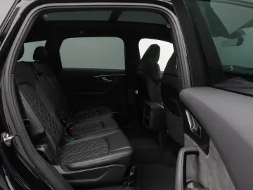 SQ7 4.0 TDI quattro. Panorama 360  HUD 7 Sitzer
