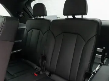 SQ7 4.0 TDI quattro. Panorama 360  HUD 7 Sitzer