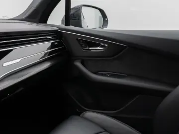 SQ7 4.0 TDI quattro. Panorama 360  HUD 7 Sitzer