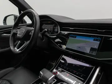 SQ7 4.0 TDI quattro. Panorama 360  HUD 7 Sitzer