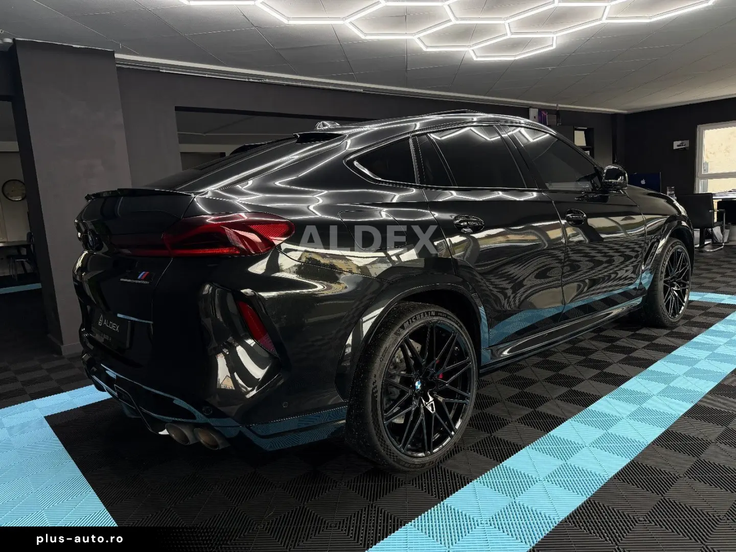 BMW X6 M Comp B&W SKYLOUNGE CARBON MASSAGE