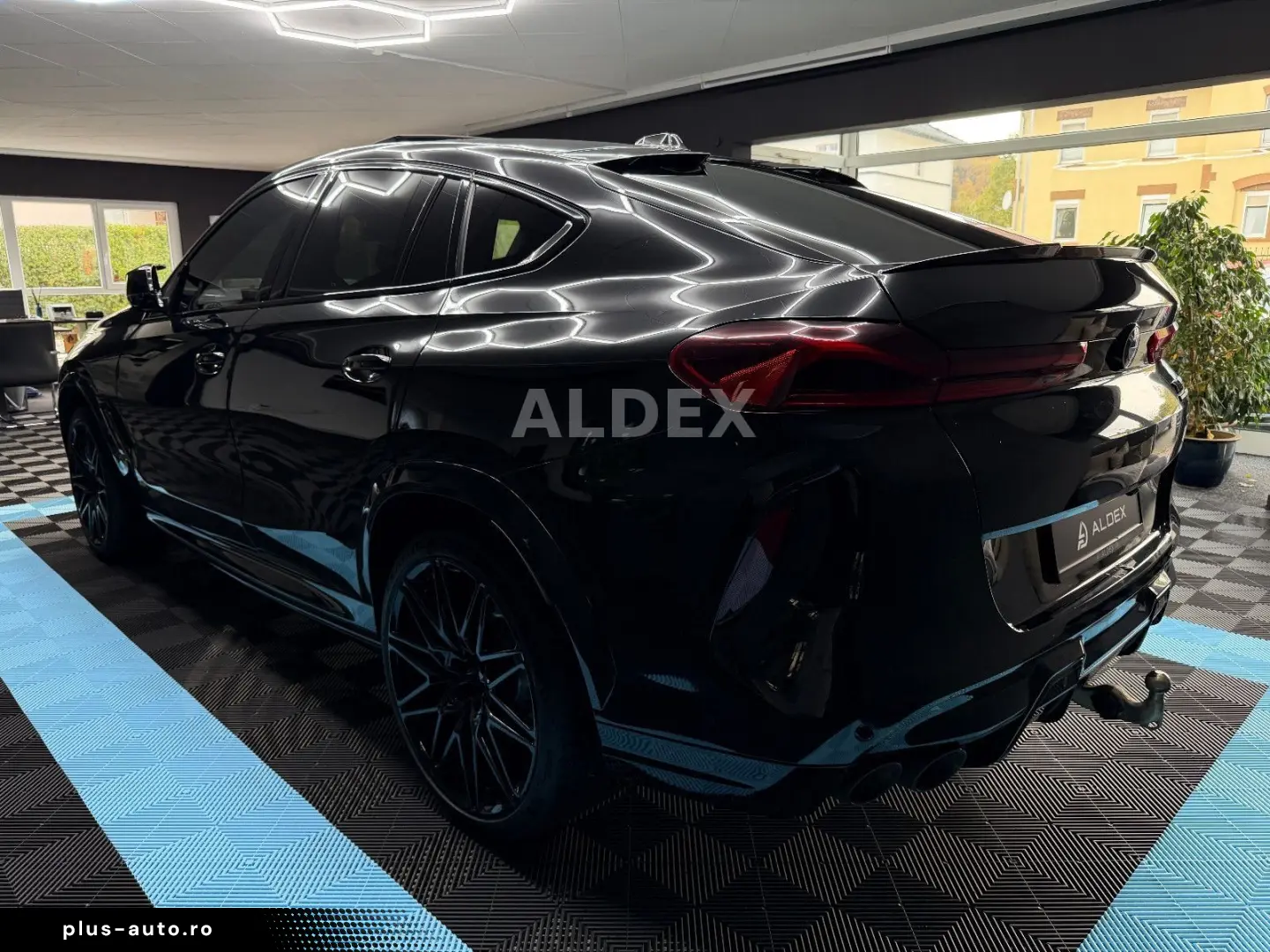 BMW X6 M Comp B&W SKYLOUNGE CARBON MASSAGE