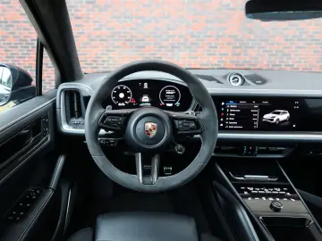 Cayenne Turbo E-Hybrid   Pano - AHK - HUD