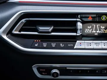 X5 X5 xDrive45e - VAT - Manhattan green - Pano -