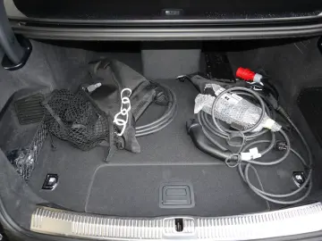 A8L 60 TFSIe lang ALL-BLACK CARBON UNIKAT UPE190