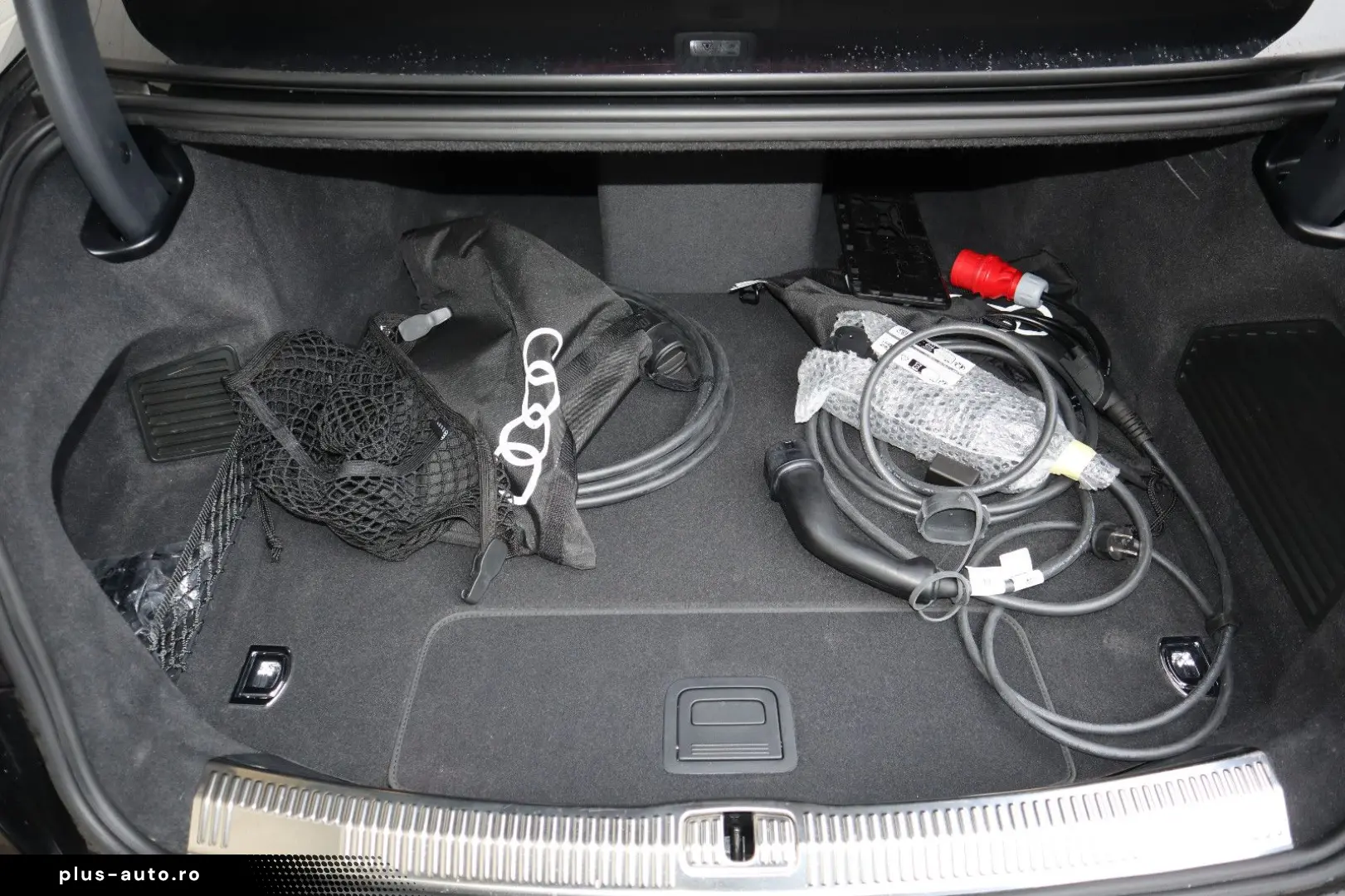 A8L 60 TFSIe lang ALL-BLACK CARBON UNIKAT UPE190