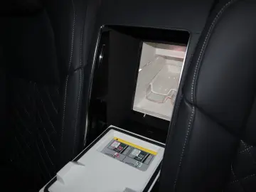 A8L 60 TFSIe lang ALL-BLACK CARBON UNIKAT UPE190