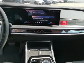740 d xDrive HUD Luftfederung Leder Panorama