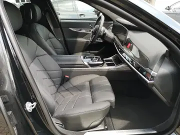 740 d xDrive HUD Luftfederung Leder Panorama